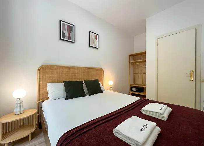 Stay U-nique Apartments Urgell